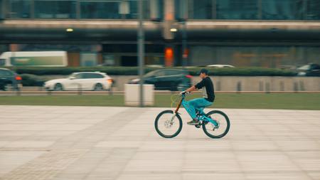 WARSAW, POLAND - SEPTEMBER 14, 2017. Young man riding expensive full suspension Yeti bicycle on the streetのeditorial素材