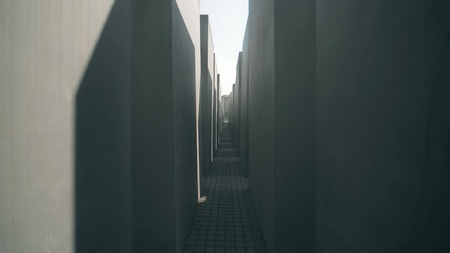 BERLIN, GERMANY - APRIL 30, 2018. Walk through the Memorial to the Murdered Jews of Europeのeditorial素材