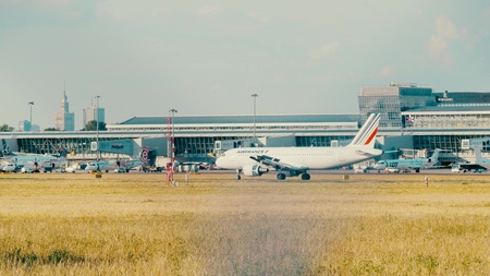 WARSAW, POLAND - JUNE 15, 2018. F-GKXL Airbus A320-214 Air France airplane landing runのeditorial素材