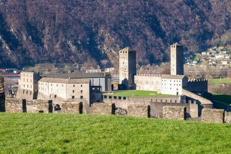 Bellinzona, Switzerland - december 20, 2014: along the pedestrian path of the castles of Castelgrande, Montebello, Sasso Corbaroのeditorial素材