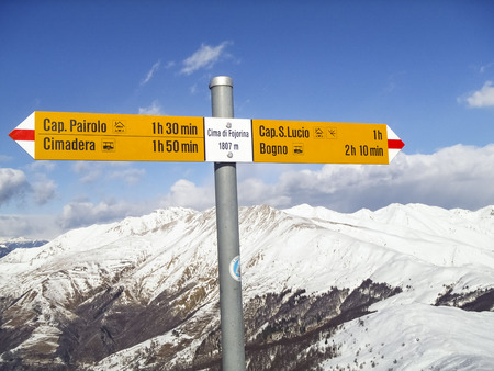 Cima Fojorina, Switzerland - February 1, 2015: Trail of Cima Fojorina trekking. Yellow Walkway indicationのeditorial素材