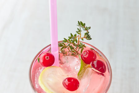 Refreshing summer drink with berry and lemon on a light wooden table. The concept of summer drinks with ice. glass with summer cocktail withの写真素材
