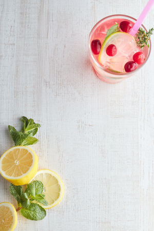 In summer, drink berry lemonade cocktail with lemon and ice in a glass. Ice-cold lemonade. Healthy vitamin drink. Copy space. the view from the top.の写真素材