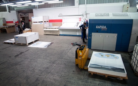 Offset print of the largest world atlas. Litorama is printing whit offset technology "Earth: Platinum Edition", the largest world atlas published by the Australian Millennium House.のeditorial素材