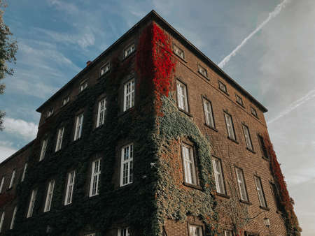 22.10.2020 Krakow Poland. Natural beautiful photo of the architecture of the city of Krakow. Wawel Castle in sunny weather. Beautiful places in Poland.のeditorial素材