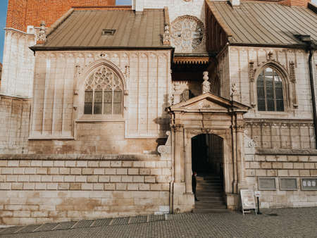 22.10.2020 Krakow Poland. Natural beautiful photo of the architecture of the city of Krakow. Wawel Castle in sunny weather. Beautiful places in Poland.のeditorial素材
