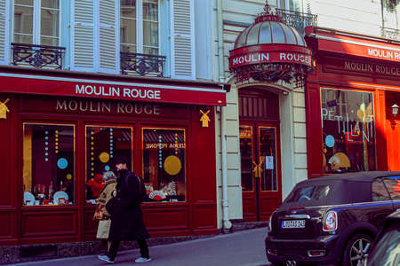 France. Paris. 03/08/2022 Moulin Rouge on a nice sunny day, photo.のeditorial素材