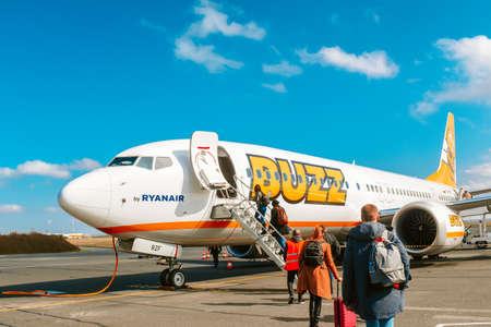 France. Paris. 10/03/2022. Buzz plane at the airport. Airplane getting ready to take off People are landingのeditorial素材