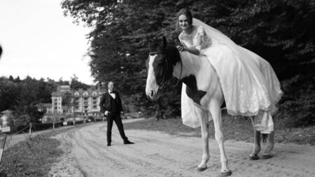 wedding horse walk, typical Ukrainian wedding Lviv Ukraine 19.09.19.のeditorial素材