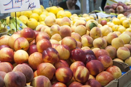 Close up of peaches on display in farmers market.の写真素材