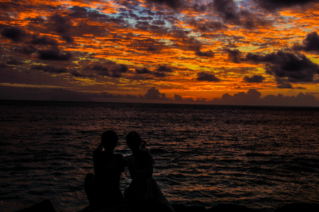 Seychelles Praslin Castello Beach Sunset Couple silhouetteの写真素材