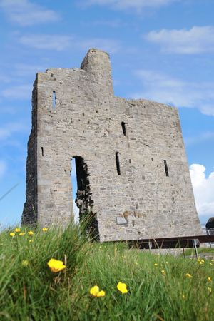 the old ruin of a castle in ballybunionの写真素材