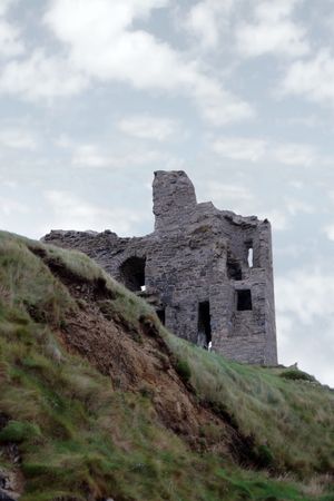 the old ruin of a castle in ballybunionの写真素材