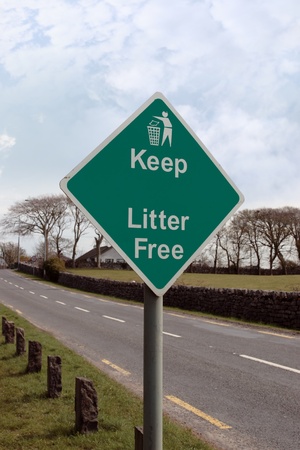 keep litter free road sign on a quiet road entering a town in irelandの写真素材
