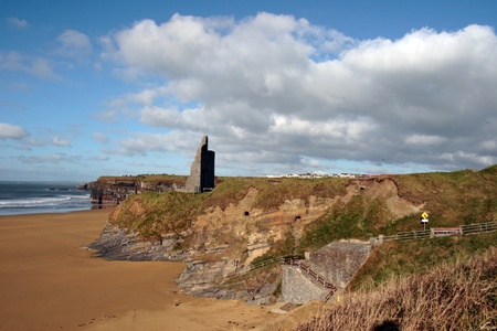 ballybunion castle on the cliffs in the west coast of ireland above a beautiful beachのeditorial素材