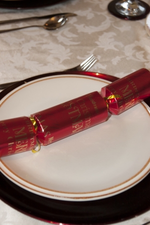 Christmas cracker on plate setting for Christmas mealの写真素材