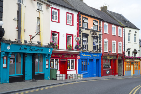 pubs and retaurant fronts on a kilkenny city high street in irelandのeditorial素材