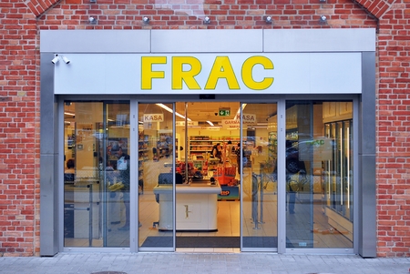 Warsaw, Poland. 18 July 2016.Supermarket Fracのeditorial素材