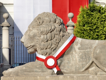 Sculpture of a white lion of marble. The decor of the building, monument, architectureの写真素材
