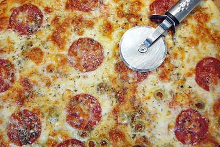 Soft focus closeup of whole wheat pizza pan on wooden dishの写真素材