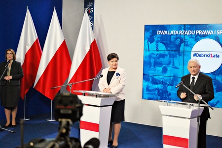 Warsaw, Poland. 14 November 2017.Leader of ruling party Law and Justice, Kaczynski, right, and Polish Prime Minister Szydlo attended a press conference summarizing the two years of the party's government.のeditorial素材