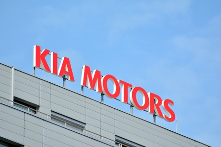 Warsaw, Poland. 3 April 2018. Sign Kia Motors. Company signboard Kia Motors.のeditorial素材