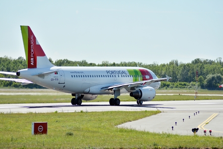 Warsaw, Poland. 6 June 2018. Plane CS-TTI - Airbus A319-111 - TAP Portugal preparing to take off.のeditorial素材