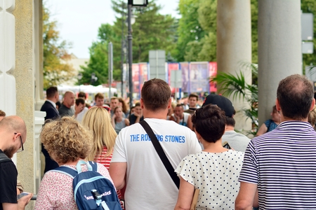 Warsaw, Poland. 7 July 2018. Crowds of fans are waiting for the Rolling Stones. Raffles European Warsaw.のeditorial素材