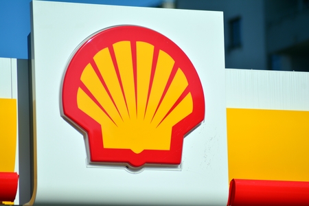 Warsaw, Poland.4 August 2018. Sign Shell. Company signboard Shell.のeditorial素材