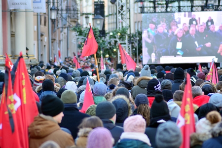 Gdansk, Poland .19 January 2019. Thousands of Poles crowded into the streets of Gdansk to bid farewell to the city's mayor who was murdered. Pawel Adamowicz died on 14 January 2019.のeditorial素材