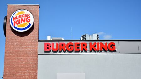 Warsaw, Poland. 24 August 2019. Fast food restaurant Burger King. Sign Berger King. Company signboard Burger King.のeditorial素材