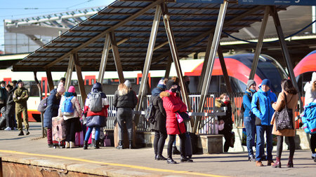 Warsaw, Poland. 28 February 2022. The humanitarian crisis in Europe caused by Russia's attack on Ukraine. Ukrainian refugees at the railway station.のeditorial素材