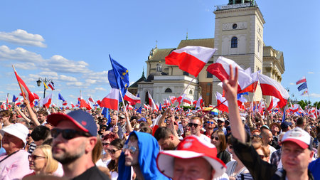 Warsaw, Poland. 4 June 2023. Hundreds of thousands march in anti-government protest to show support for democracy. The spontaneous reaction of people during the great March of theのeditorial素材