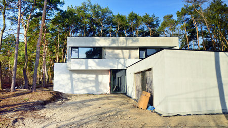 View of a single family house under construction. Upscale house in wooded area.の写真素材
