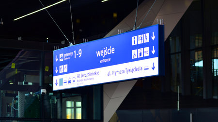 Warsaw, Poland. 28 November 2025. View of the display panel showing platform numbers in Warszawa Zachodnia stationのeditorial素材
