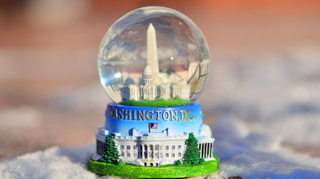 Warsaw, Poland. February 1, 2026. The White House, Capitol and Washington Monument in a snow globe.のeditorial素材