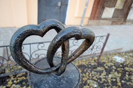 Samara, Ru - Nov, 20 2016: Sculpture Two Hearts in Samaraの写真素材