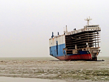 Ship Breaking Yard, Chittagong, Bangladeshの写真素材