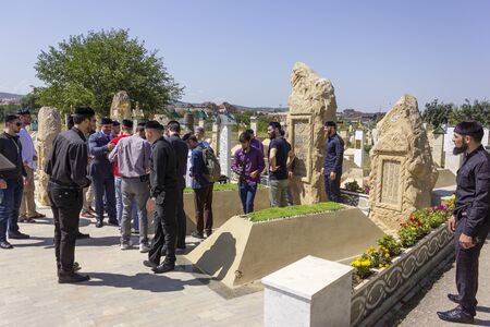 Akhmat-Yurt, Chechnya (Chechen Republic), Russia, Caucasus - august, 2019: Akhmad Kadyrov grave. youth chechen from jordan visitingのeditorial素材