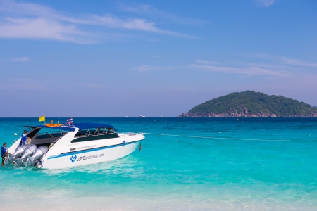clear water beautiful sea like a heaven at Similan island, Phang-nga Thailandのeditorial素材
