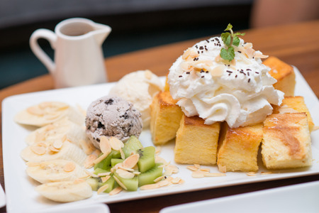 Honey toast and ice-cream serve with banana and kiwi, dessertの写真素材