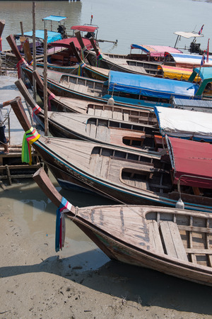 longtail boats lined up waiting for tourists, seaの写真素材