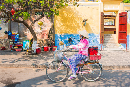 Hoi An - Vietnam Mar 16 :  vietnamese is cycling bicycle in Hoi An ancient town on Mar 16, 2015 Vietnamのeditorial素材