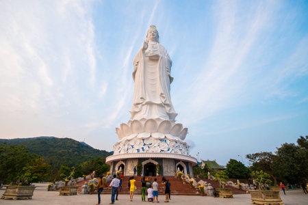 Danang, Vietnam Mar 15:: statue of Guanyin highest in Vietnam at lining temple on March 15, 2015 Vietnamのeditorial素材