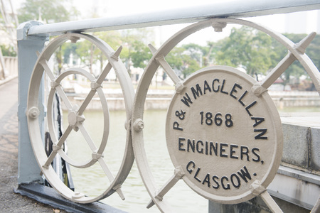 SINGAPORE, OCTOBER 13, 2015: "Pedestrian Cavenagh Bridge" it is the beautiful bridge in Singapore on October 13, 2015, landmarkのeditorial素材