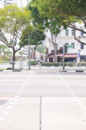 SINGAPORE, OCTOBER 13, 2015: The cross street in town at Singaporeのeditorial素材