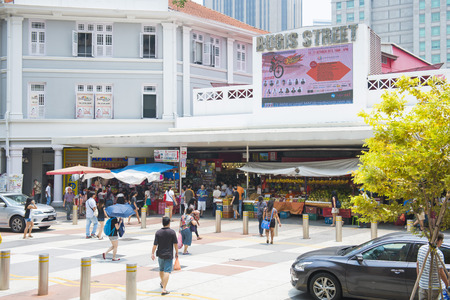 SINGAPORE, OCTOBER 12, 2015: bugis street shopping mall is a popular place for tourists in Singapore on October 12, 2015, landmarkのeditorial素材