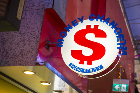 SINGAPORE, OCTOBER 12, 2015: bugis street shopping mall is a popular place for tourists in Singapore on October 12, 2015, landmarkのeditorial素材