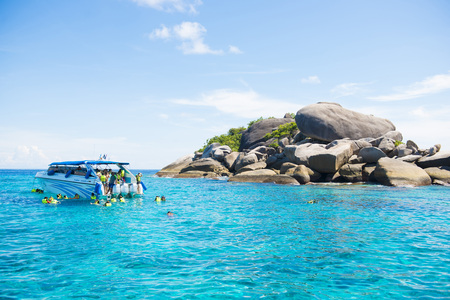 PHANG-NGA, THAILAND - November 7, 2015; beautiful similan island like a heaven with blue sky and calm blue sea surf on November 7, 2015, Phang-nga, Thailandのeditorial素材