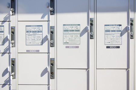 TOKYO, JAPAN - FEBRUARY 20, 2016 : Coin locker storage at the railway station, automatic luggagのeditorial素材